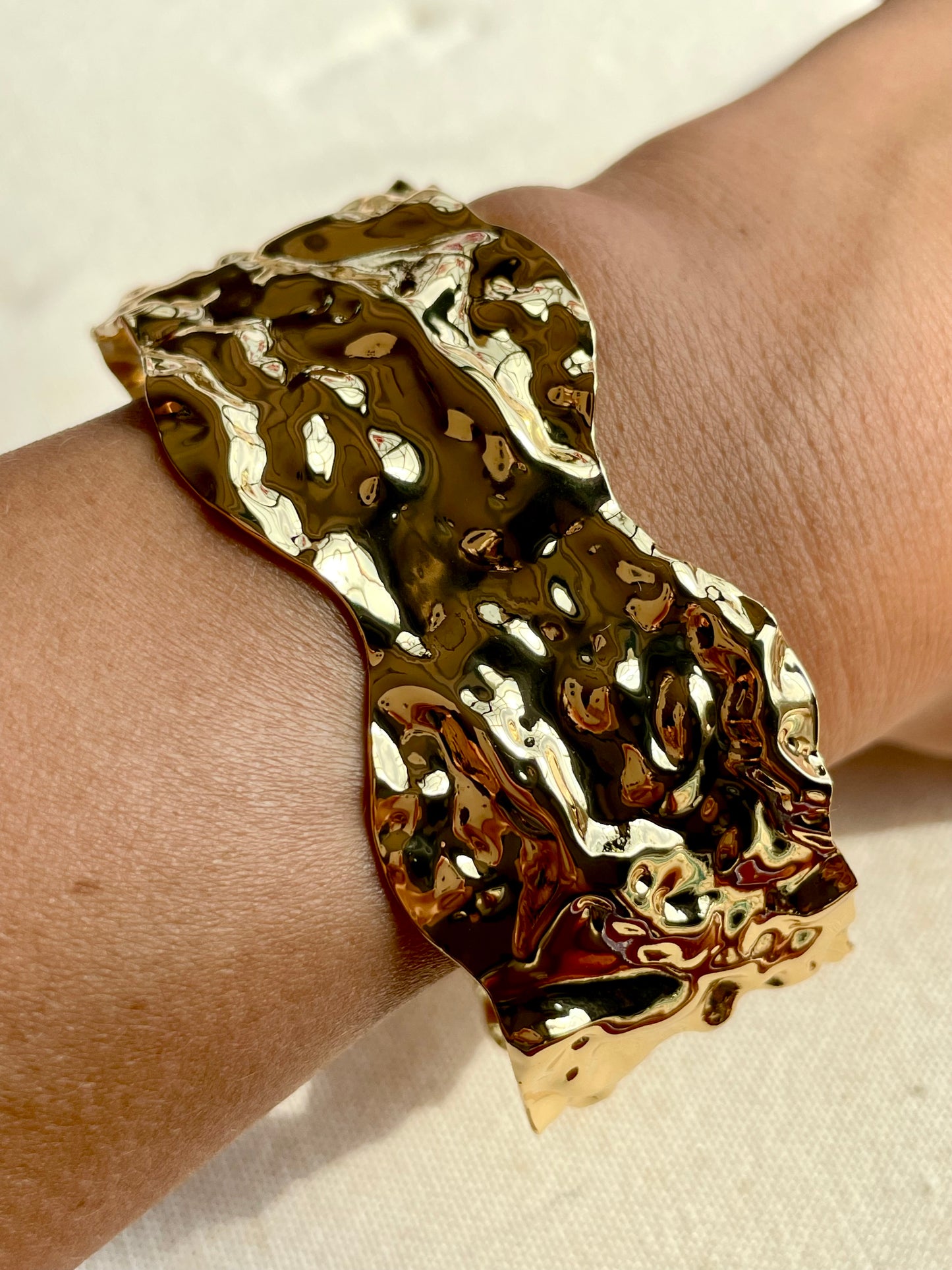 Vòng tay bản rộng Grinattie