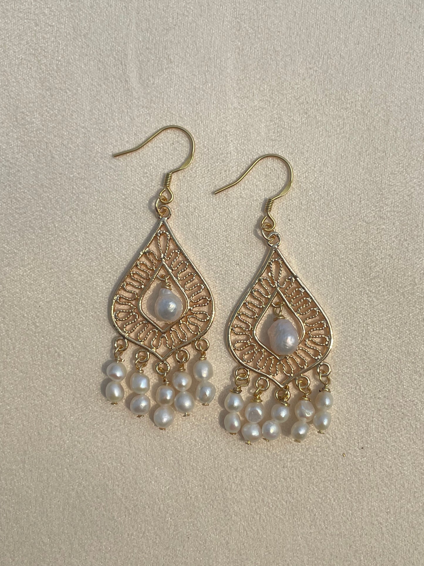 Hoa tai tua rua Tunnia B