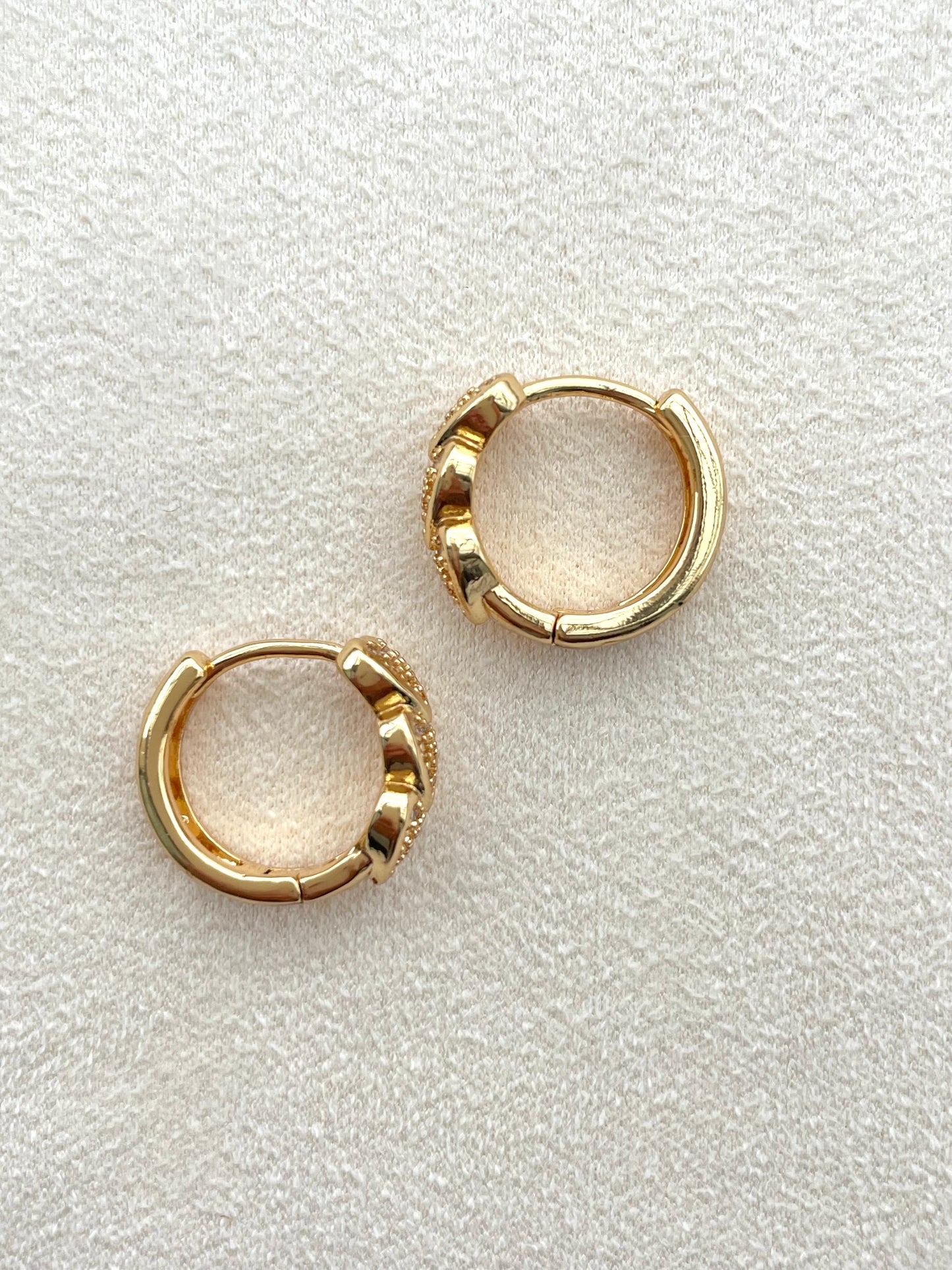 Hoa tai ôm sát đính đá Heart