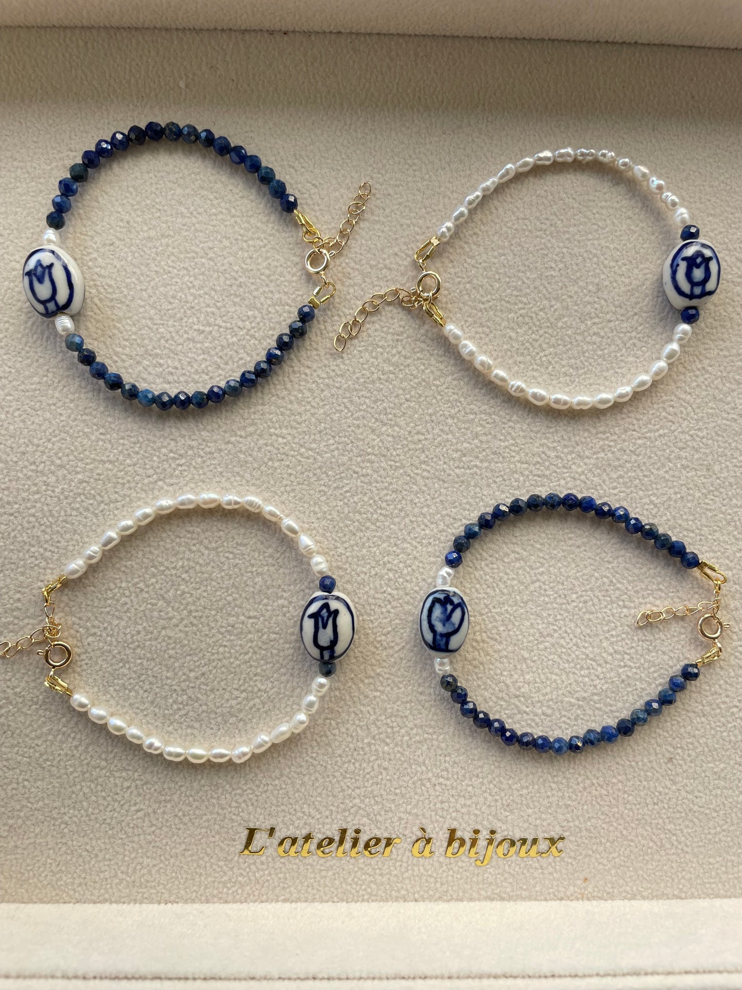 Vòng tay ngọc trai/ đá Lazurite & charm sứ