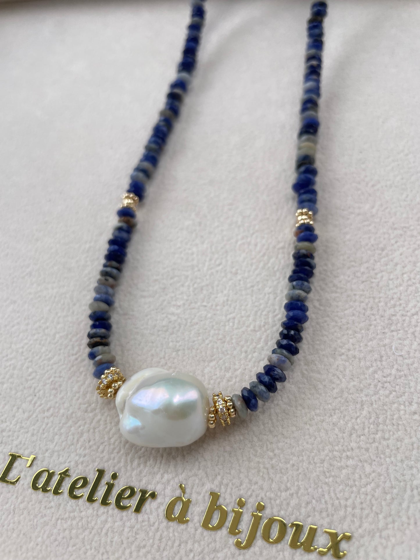 Vòng cổ Blue-vein stone & Baroque pendant