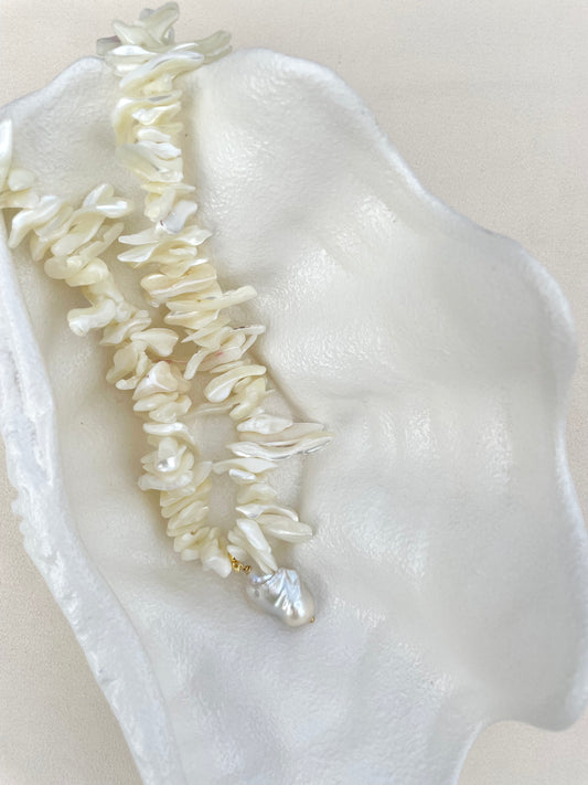 Vòng cổ vỏ sò Freya - mặt Baroque