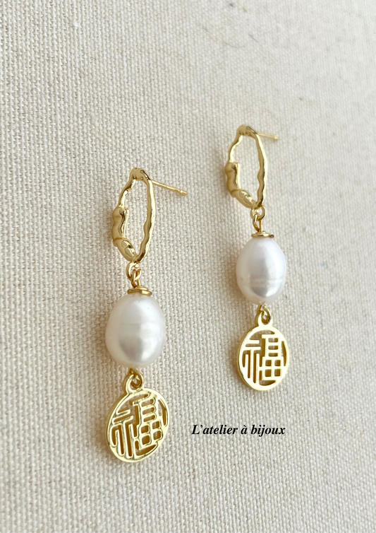 Hoa tai ngọc trai chữ Phúc