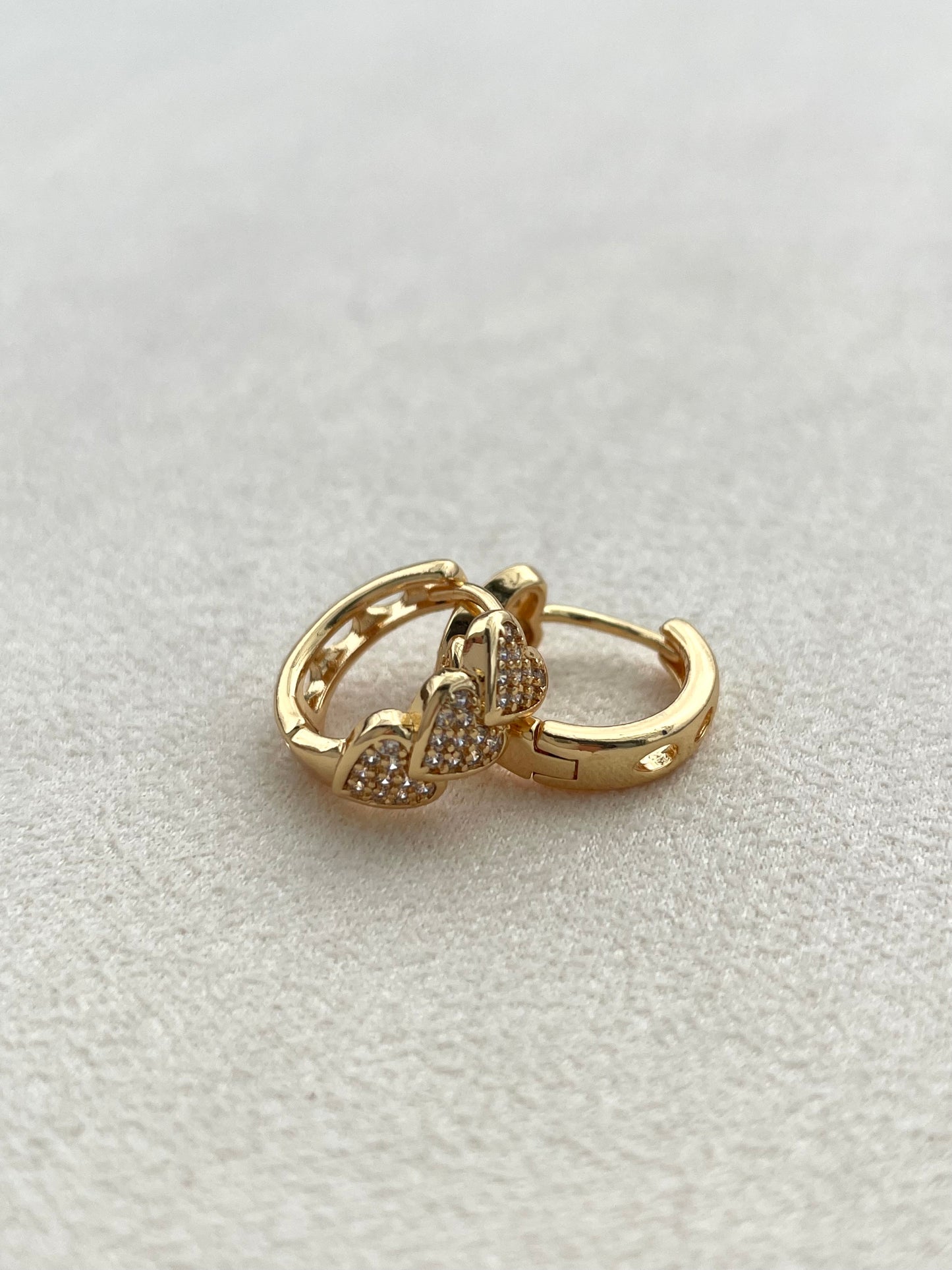 Hoa tai ôm sát đính đá Heart