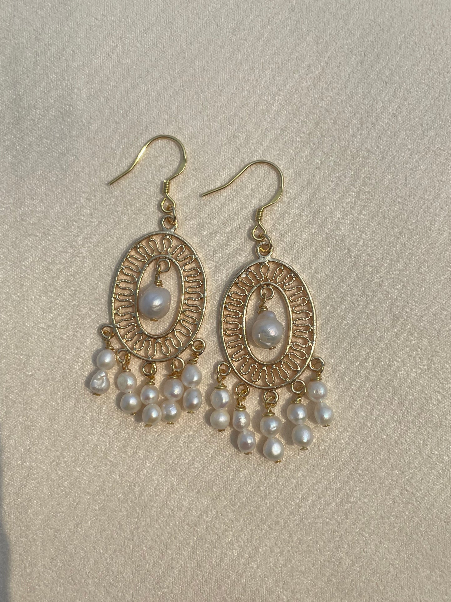 Hoa tai tua rua Tunnia A