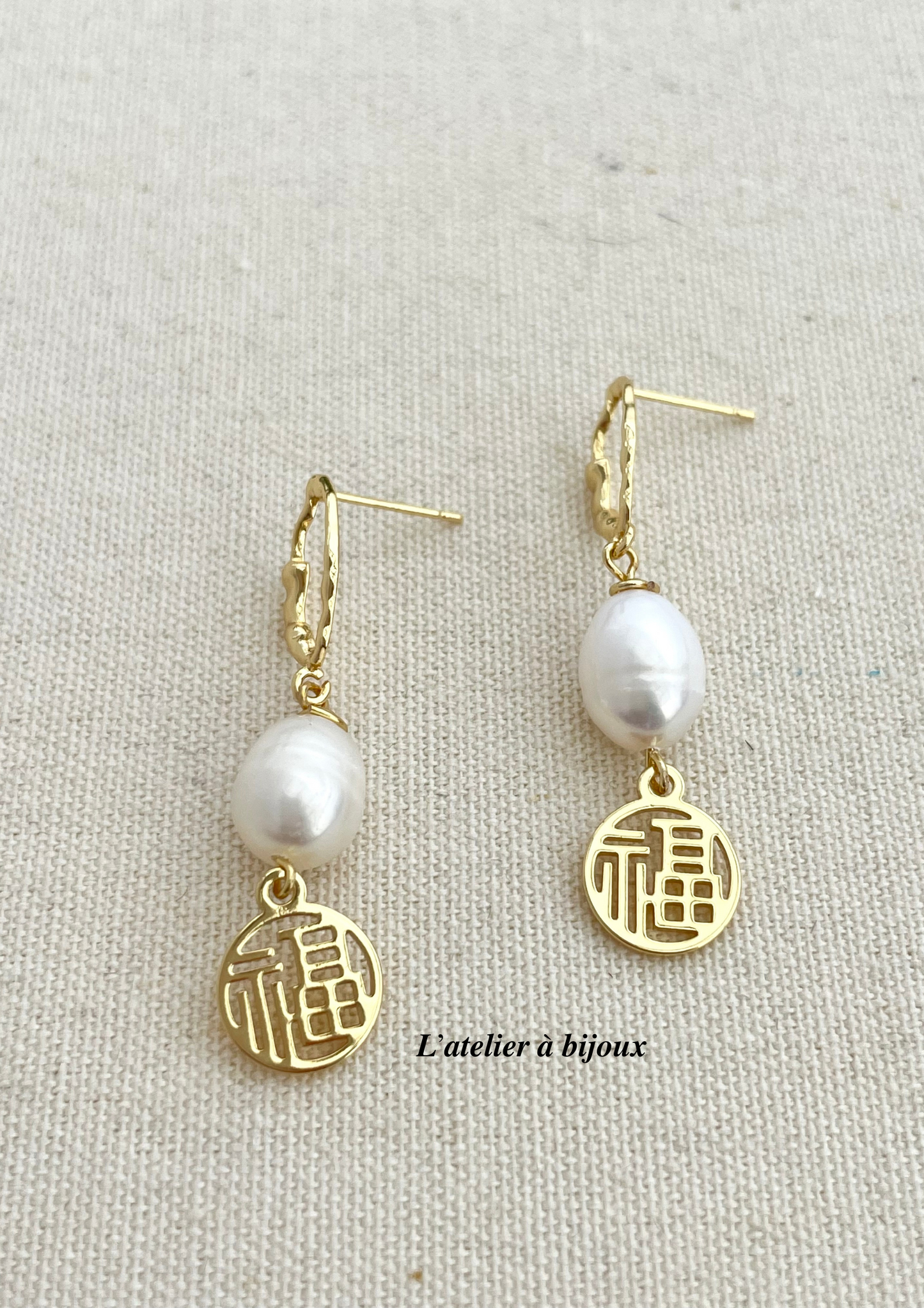 Hoa tai ngọc trai chữ Phúc