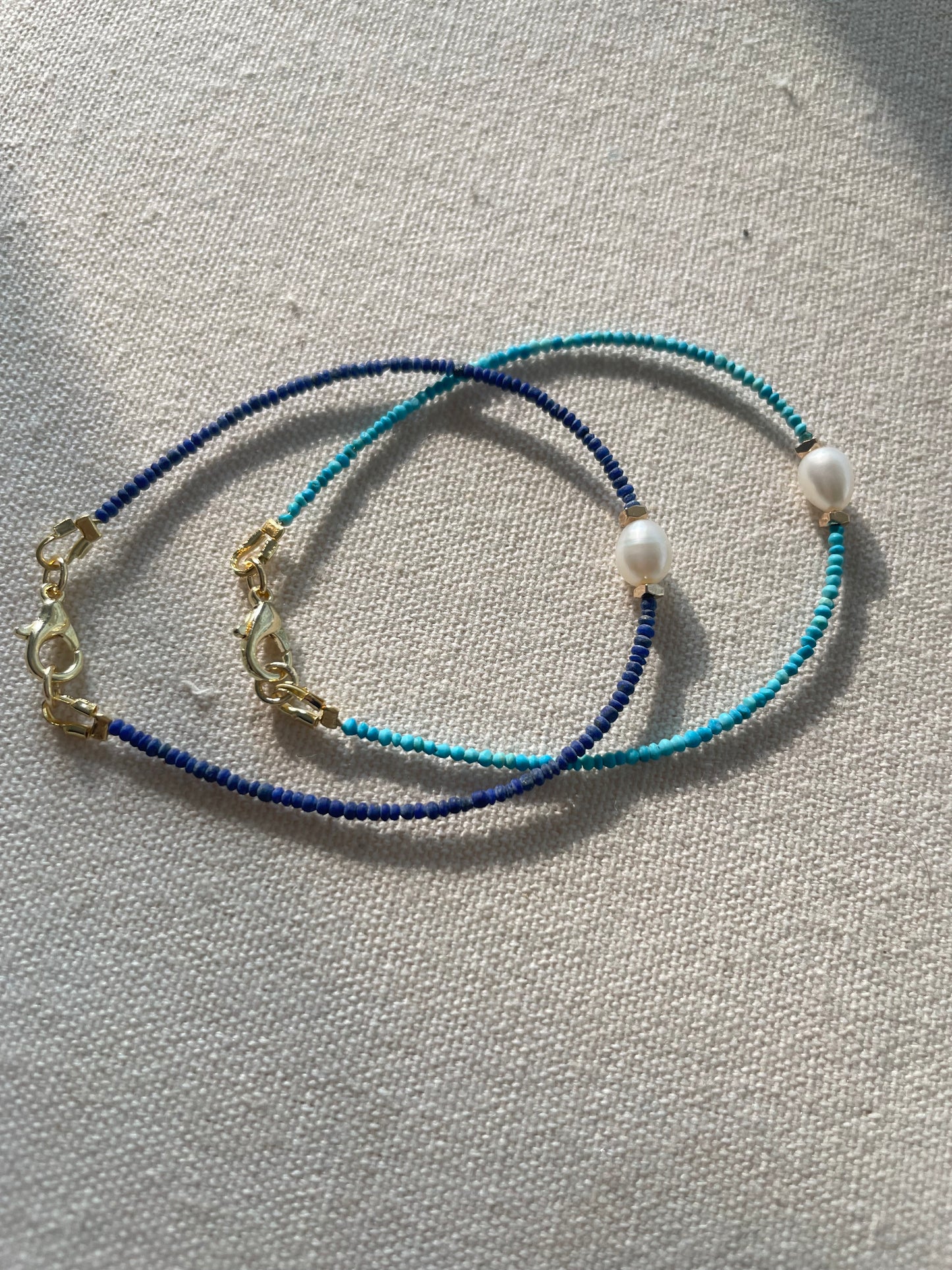 Vòng tay siêu mỏng 2mm đá turquoise & charm ngọc trai