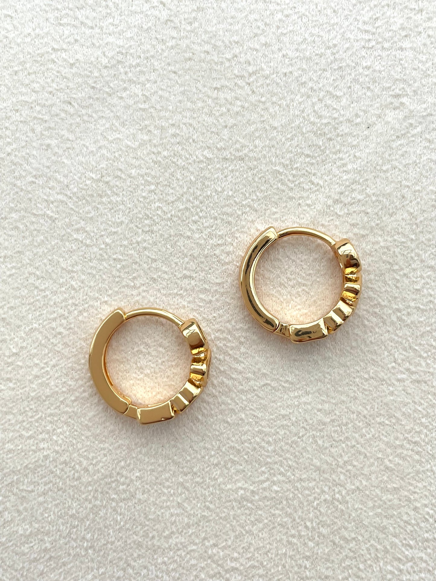 Hoa tai ôm sát đính đá Delhi