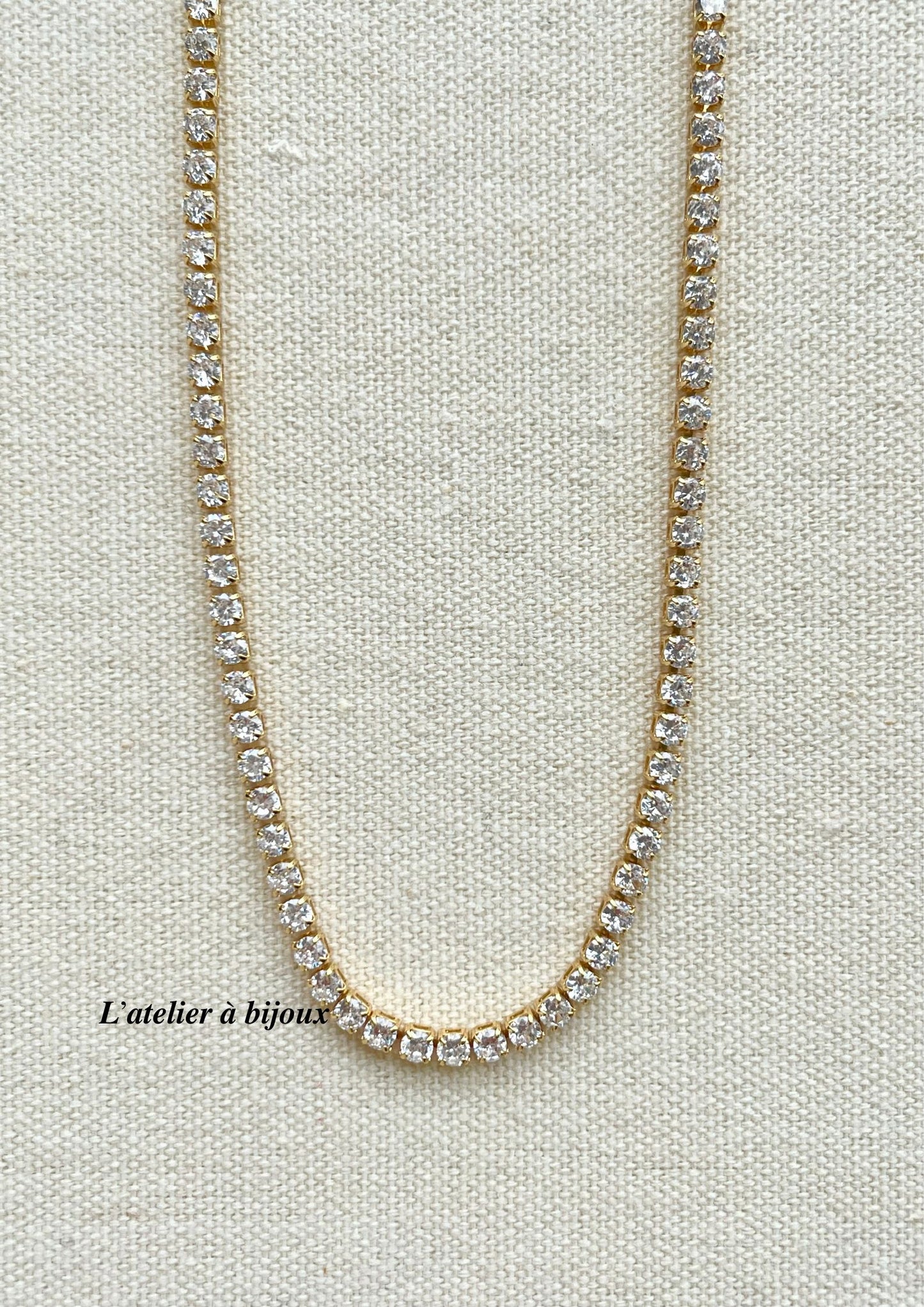 Vòng cổ Coral white