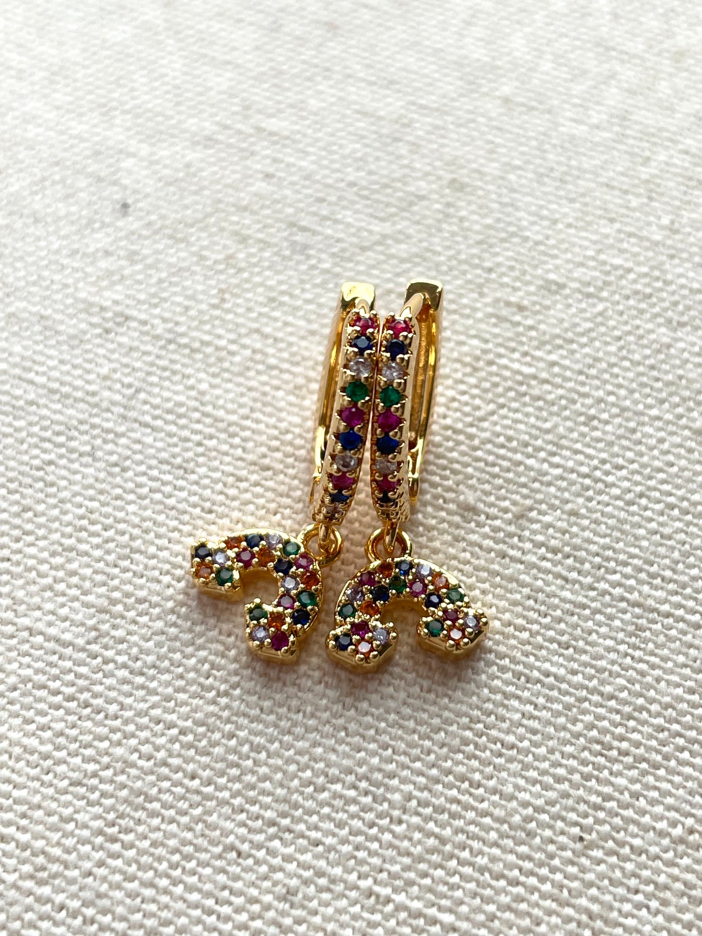 Hoa tai charm cầu vồng