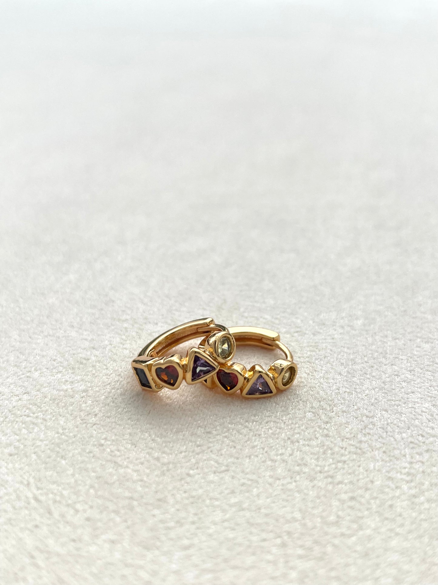 Hoa tai ôm sát đính đá Delhi