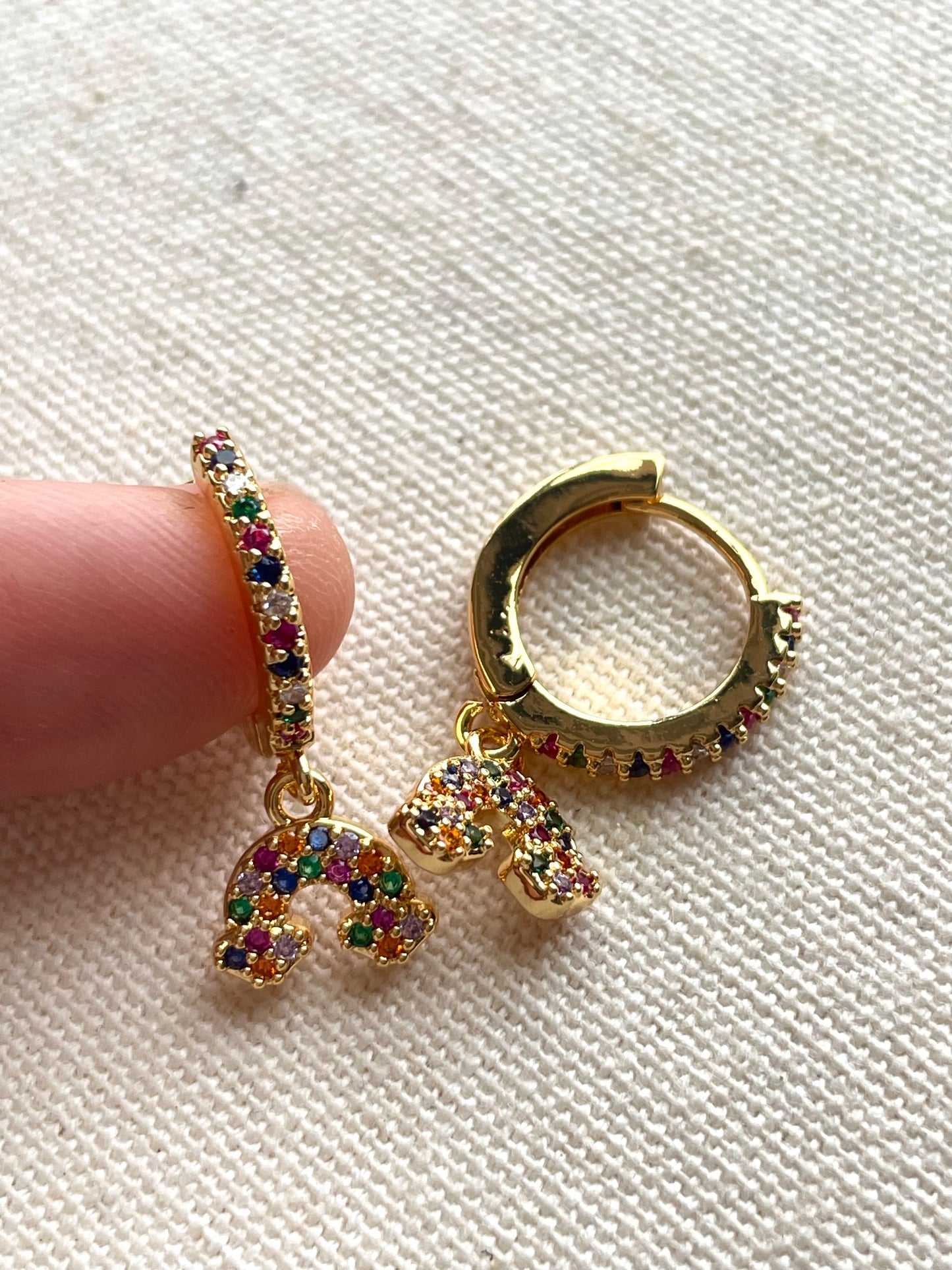 Hoa tai charm cầu vồng