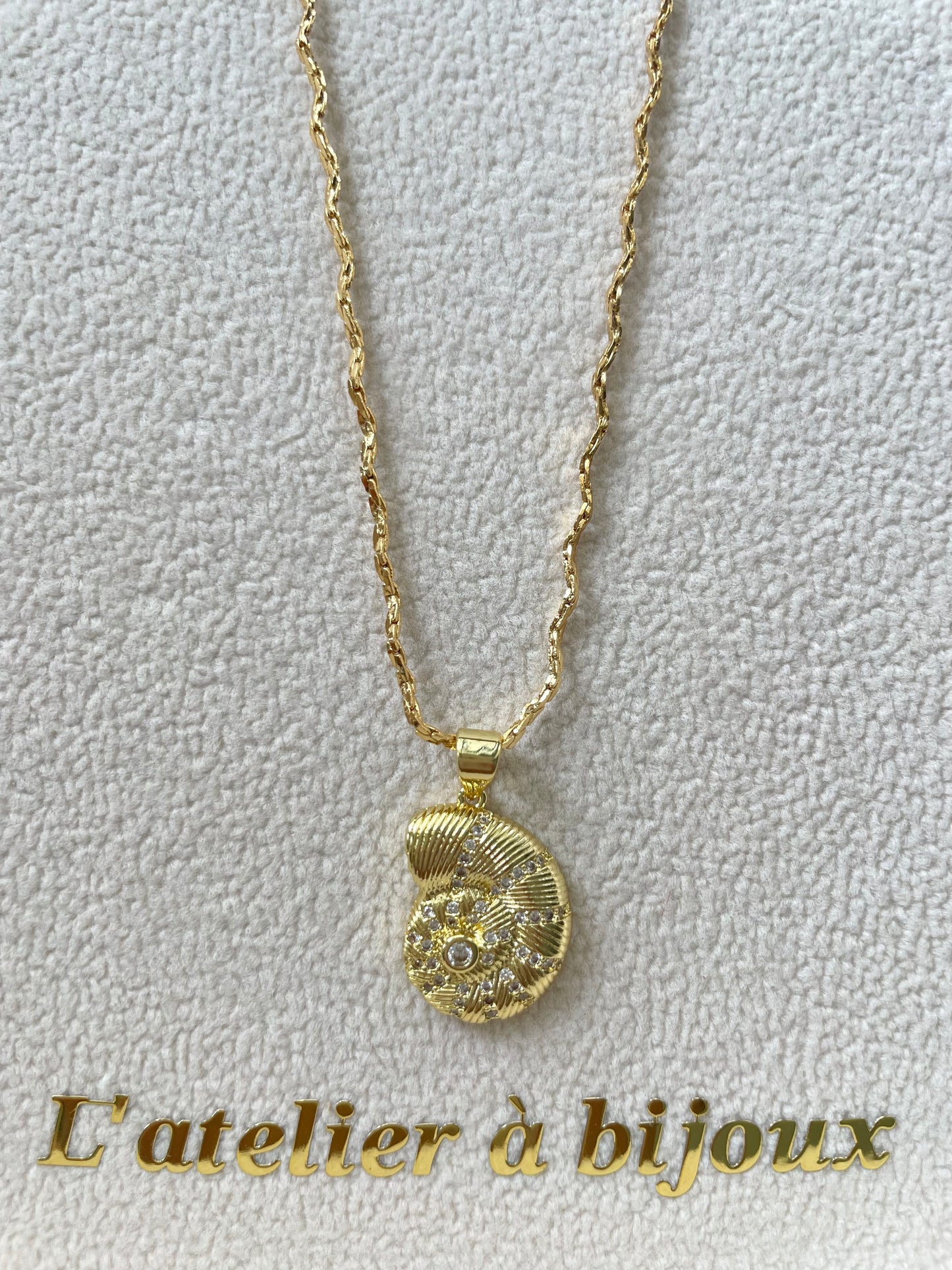 Vòng cổ Sea Snail pendant