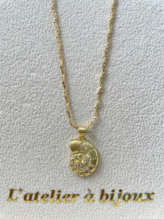 Vòng cổ Sea Snail pendant