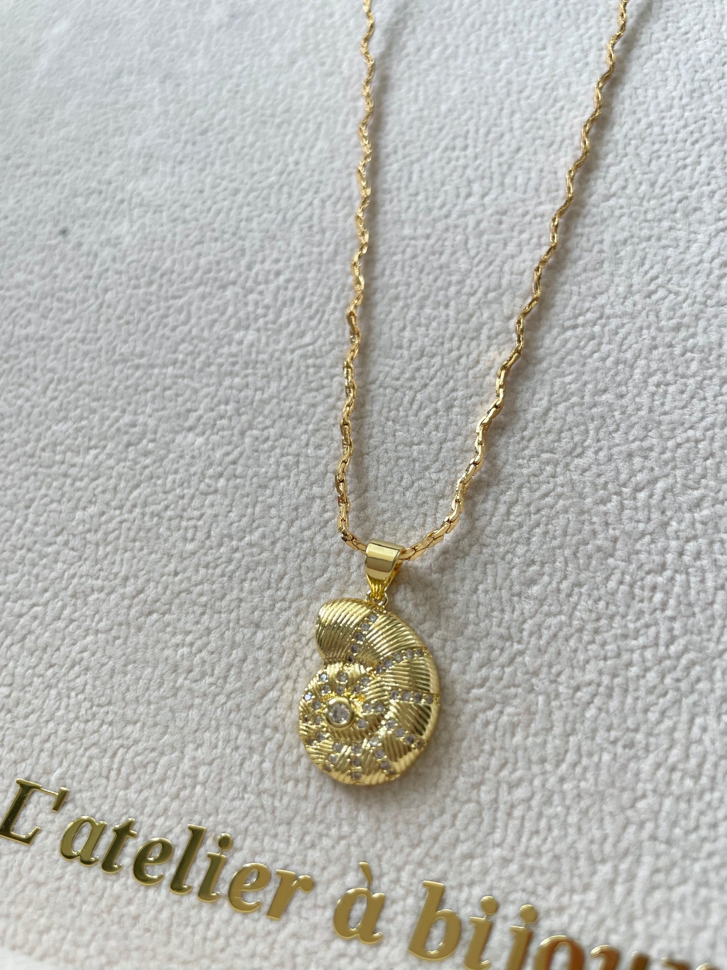 Vòng cổ Sea Snail pendant