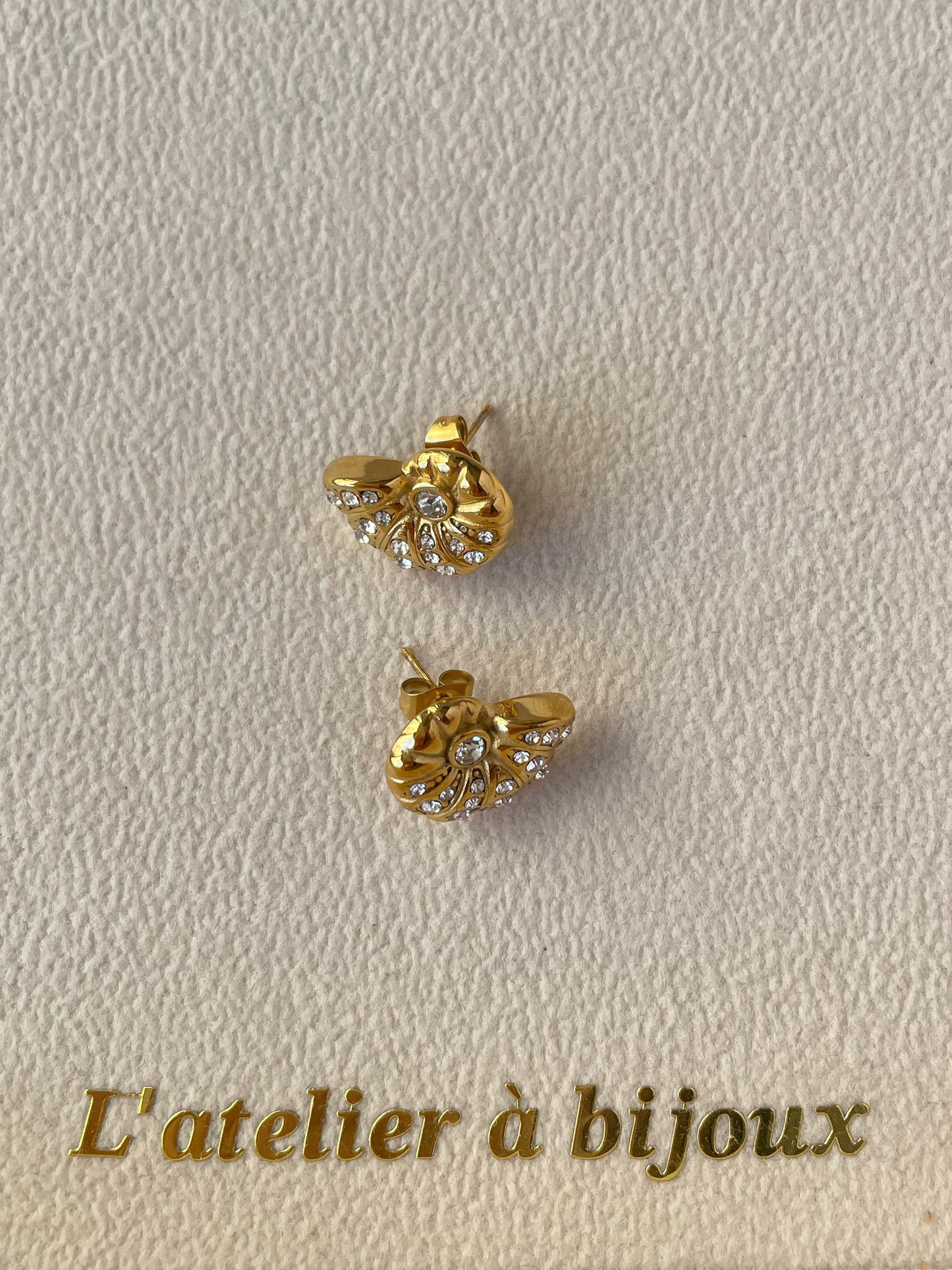 Hoa tai thép không gỉ Snailie