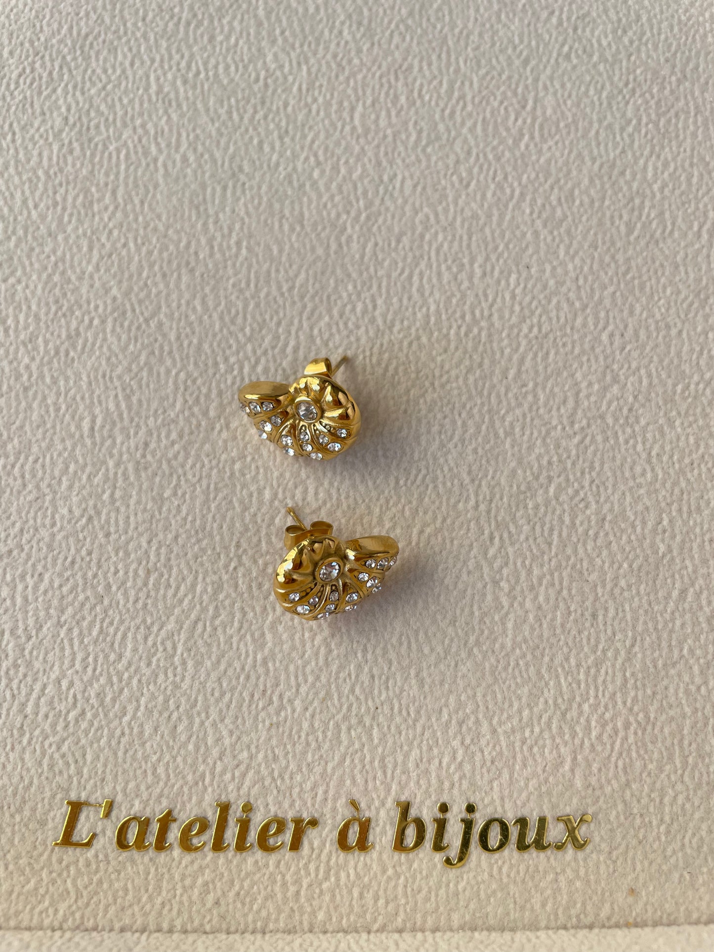 Hoa tai thép không gỉ Snailie