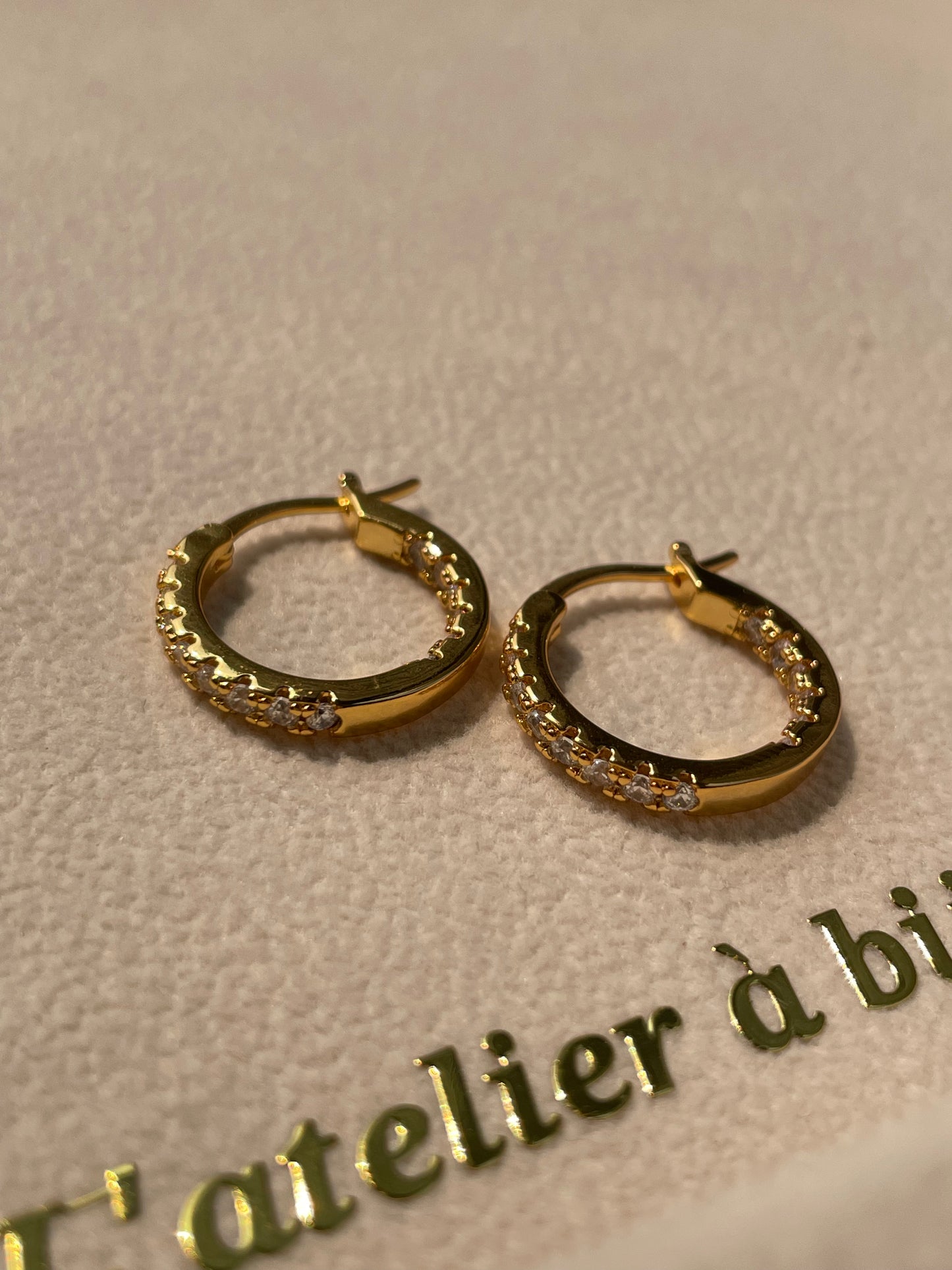 Hoa tai đính đá Elien