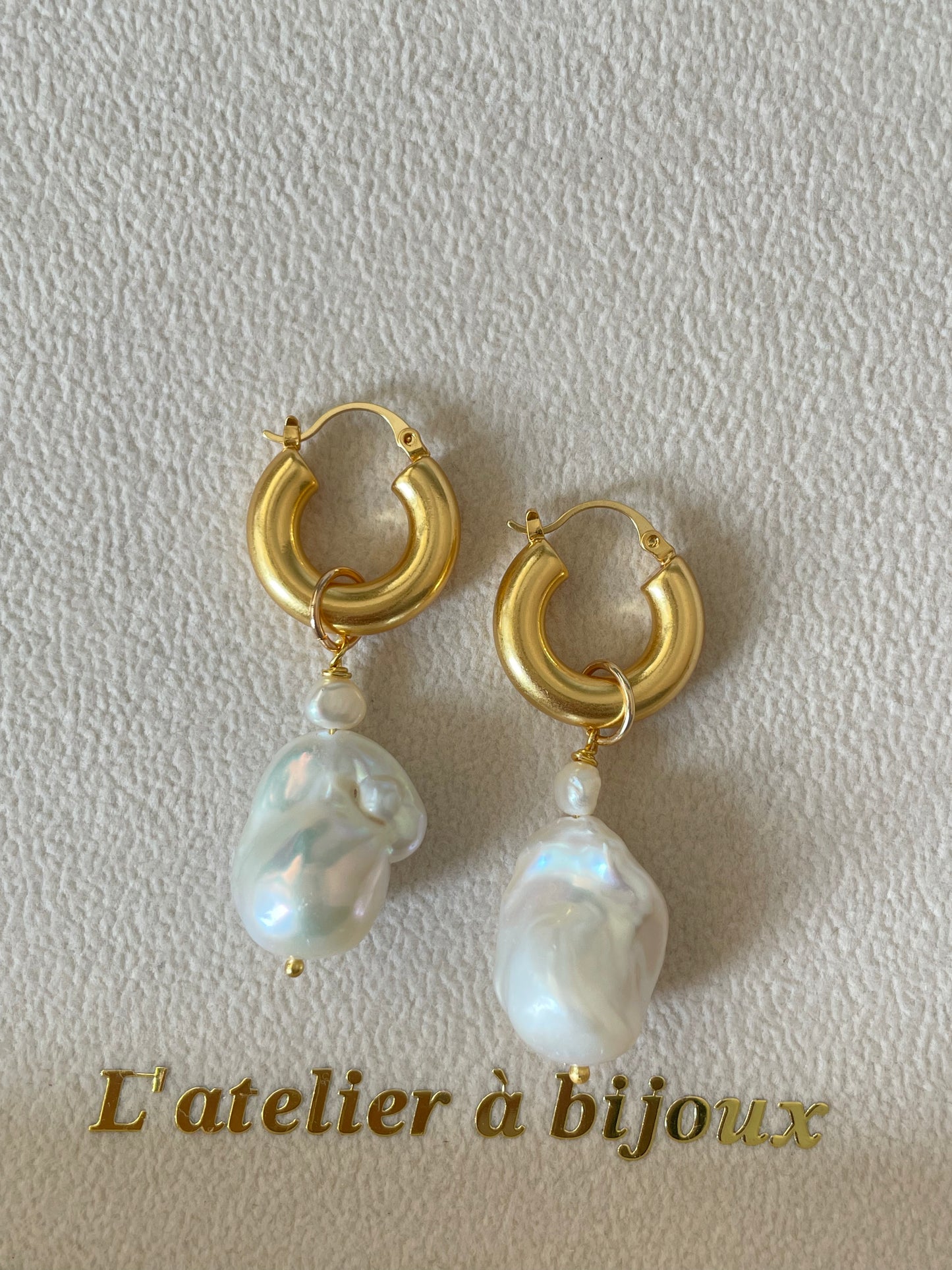 Hoa tai ngọc trai Bella Baroque