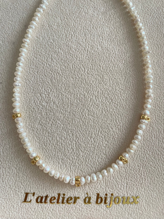 Vòng cổ ngọc trai 5x3mm & 5 khoen charm