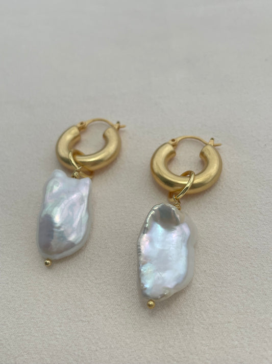 Serina pearl earrings