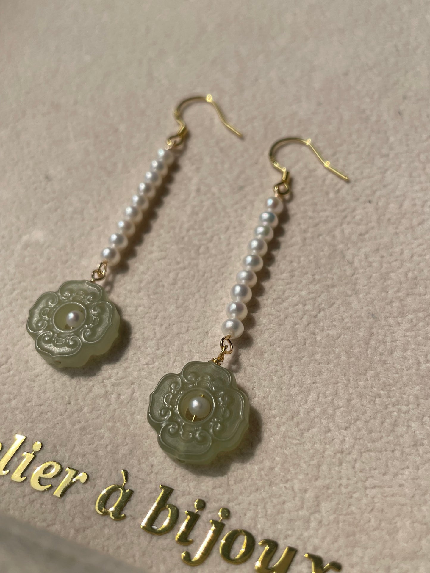 Hoa tai trai ngọc bích