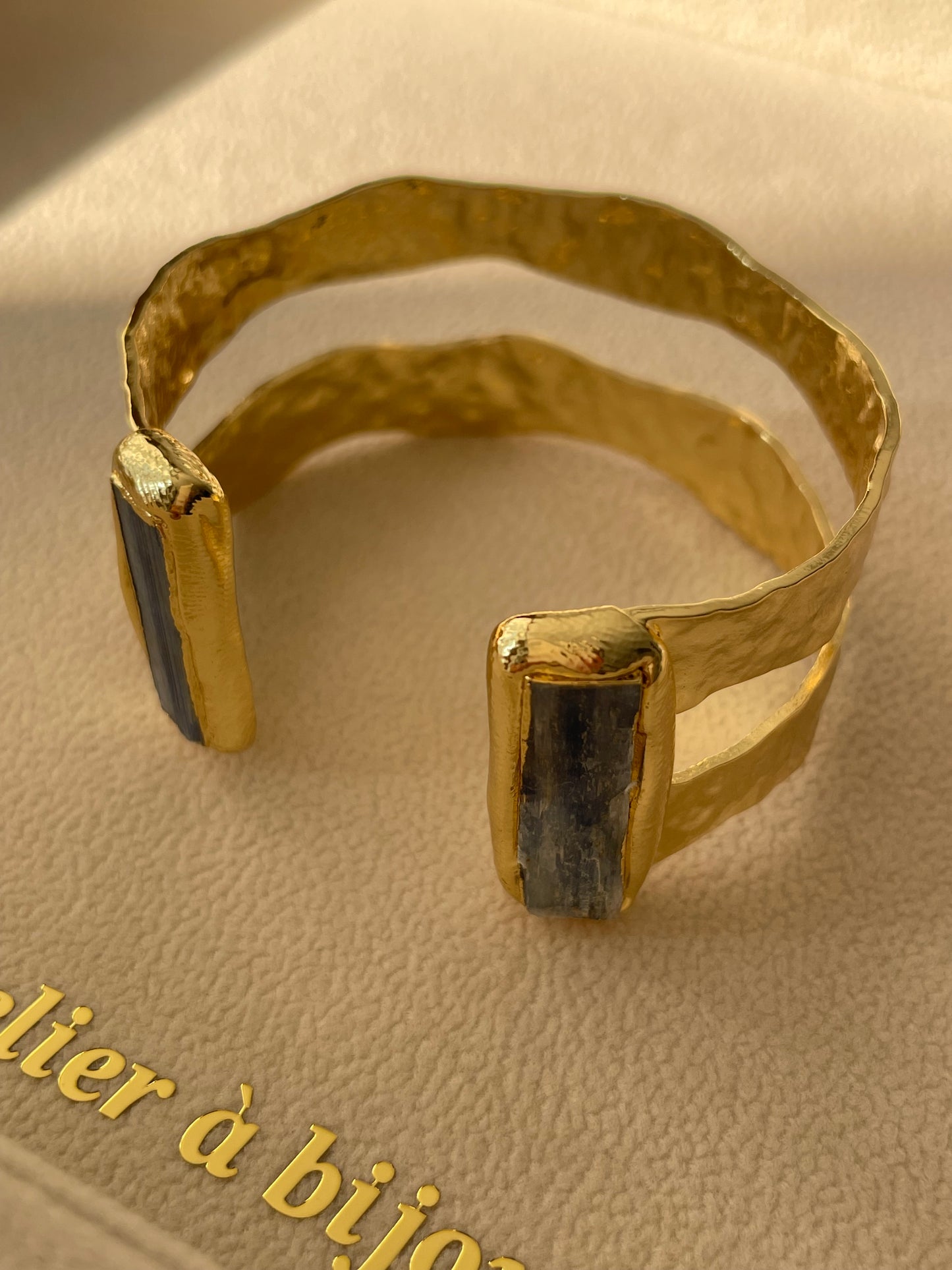 Vòng tay Kyanite