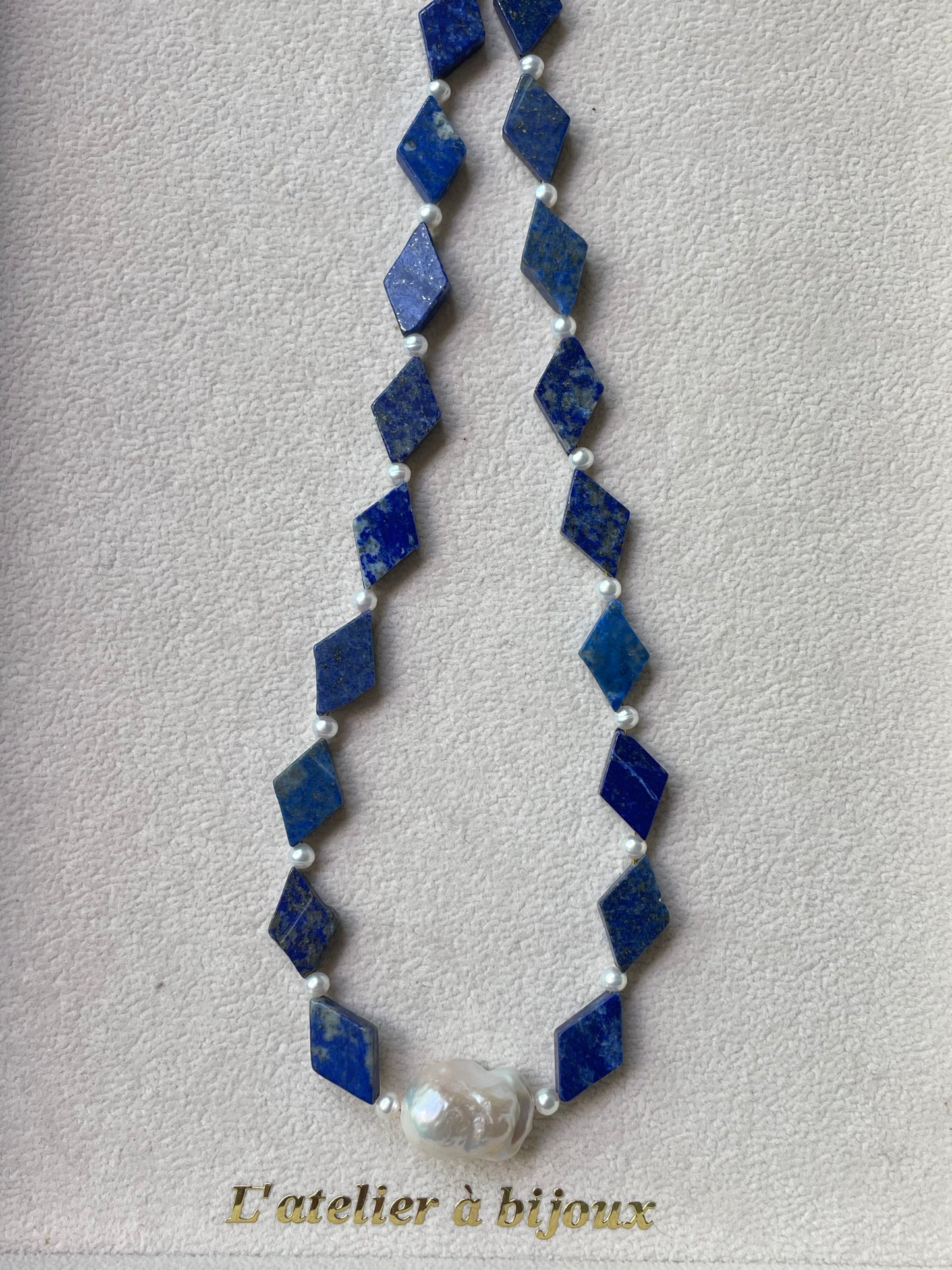 Vòng cổ hình thoi Lazurite và ngọc trai