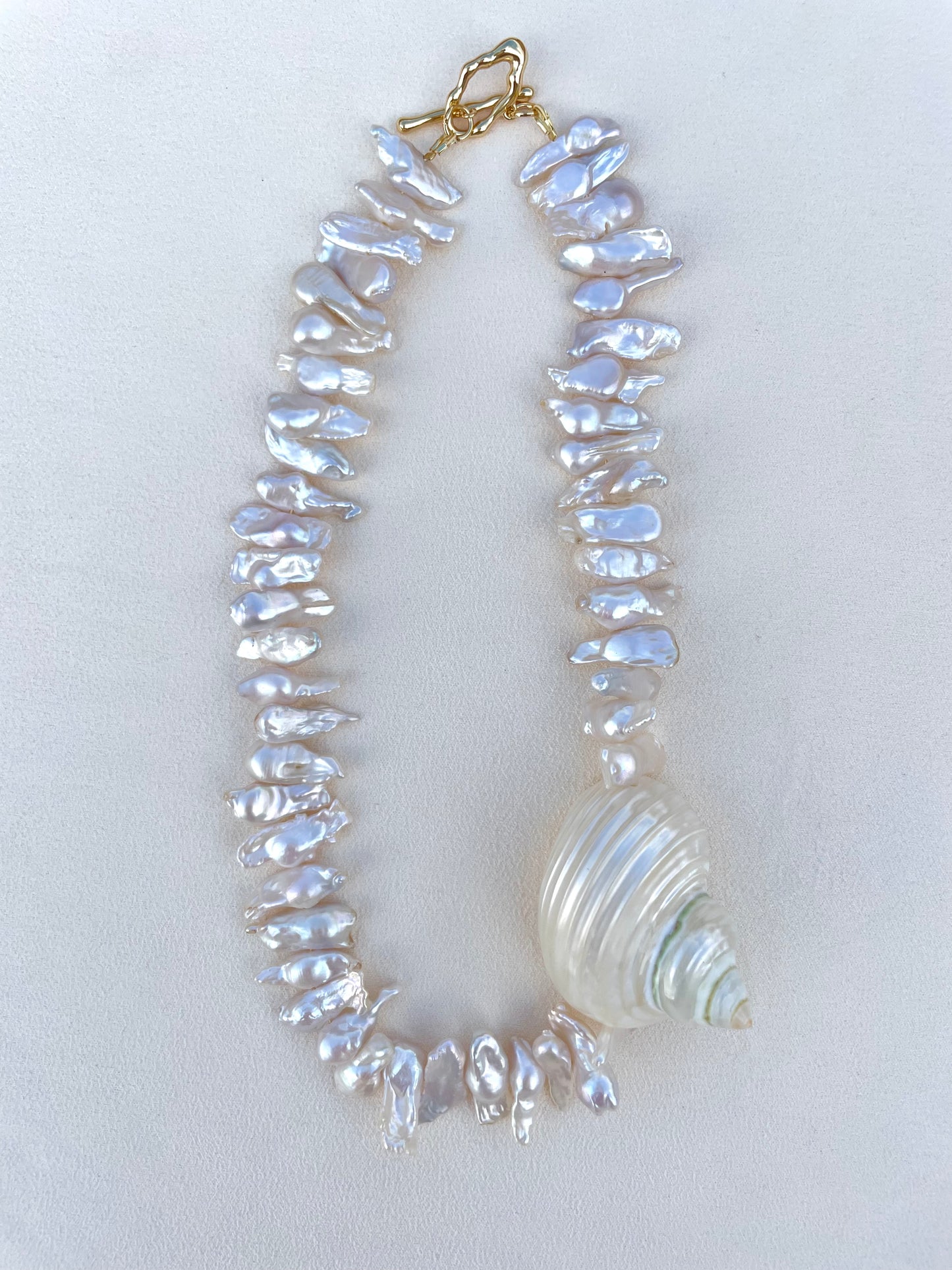 Astraea pearl & shell chocker necklace