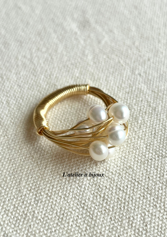 Laval pearl ring