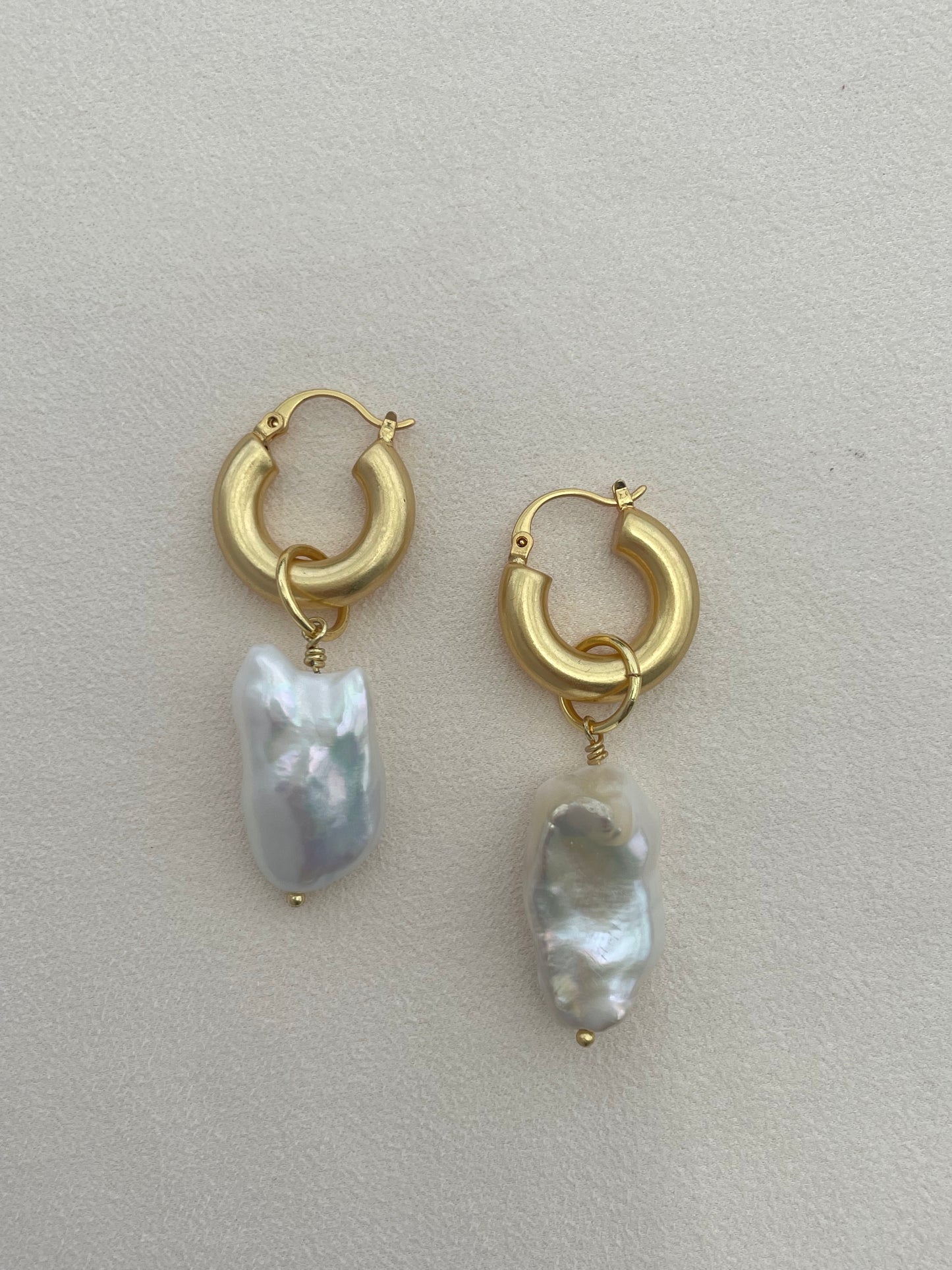 Serina pearl earrings