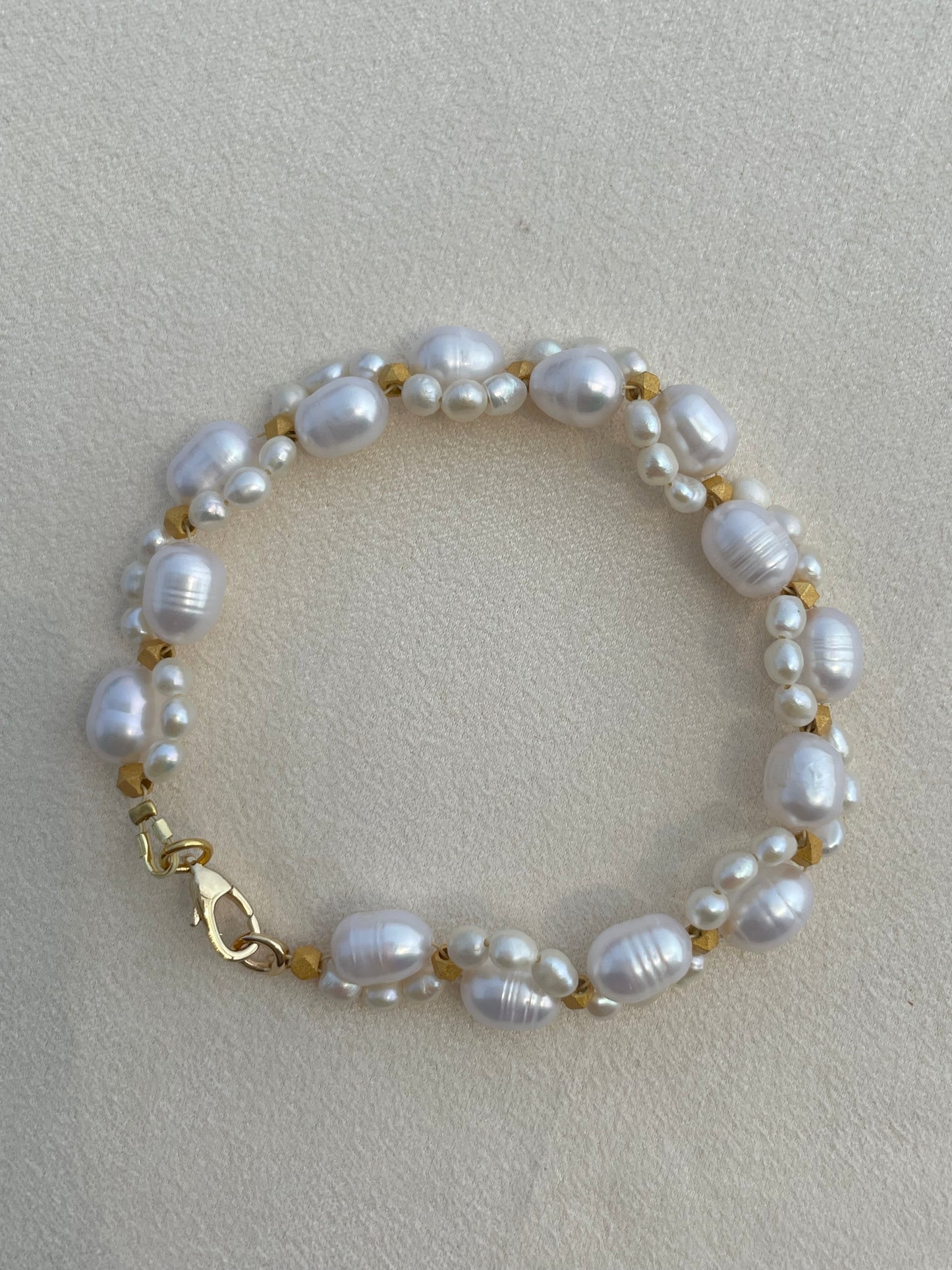 Twinie pearl bracelet