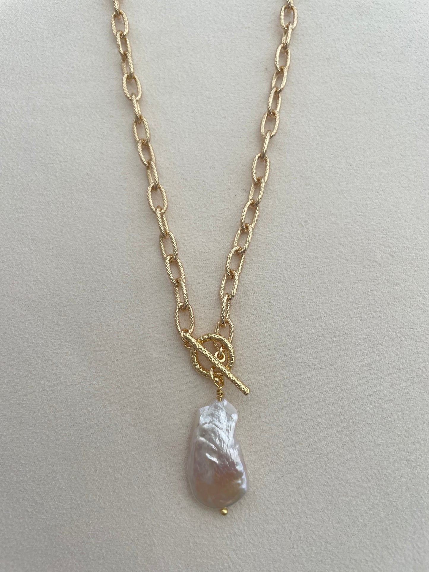 Lucia pearl pendent chain necklace