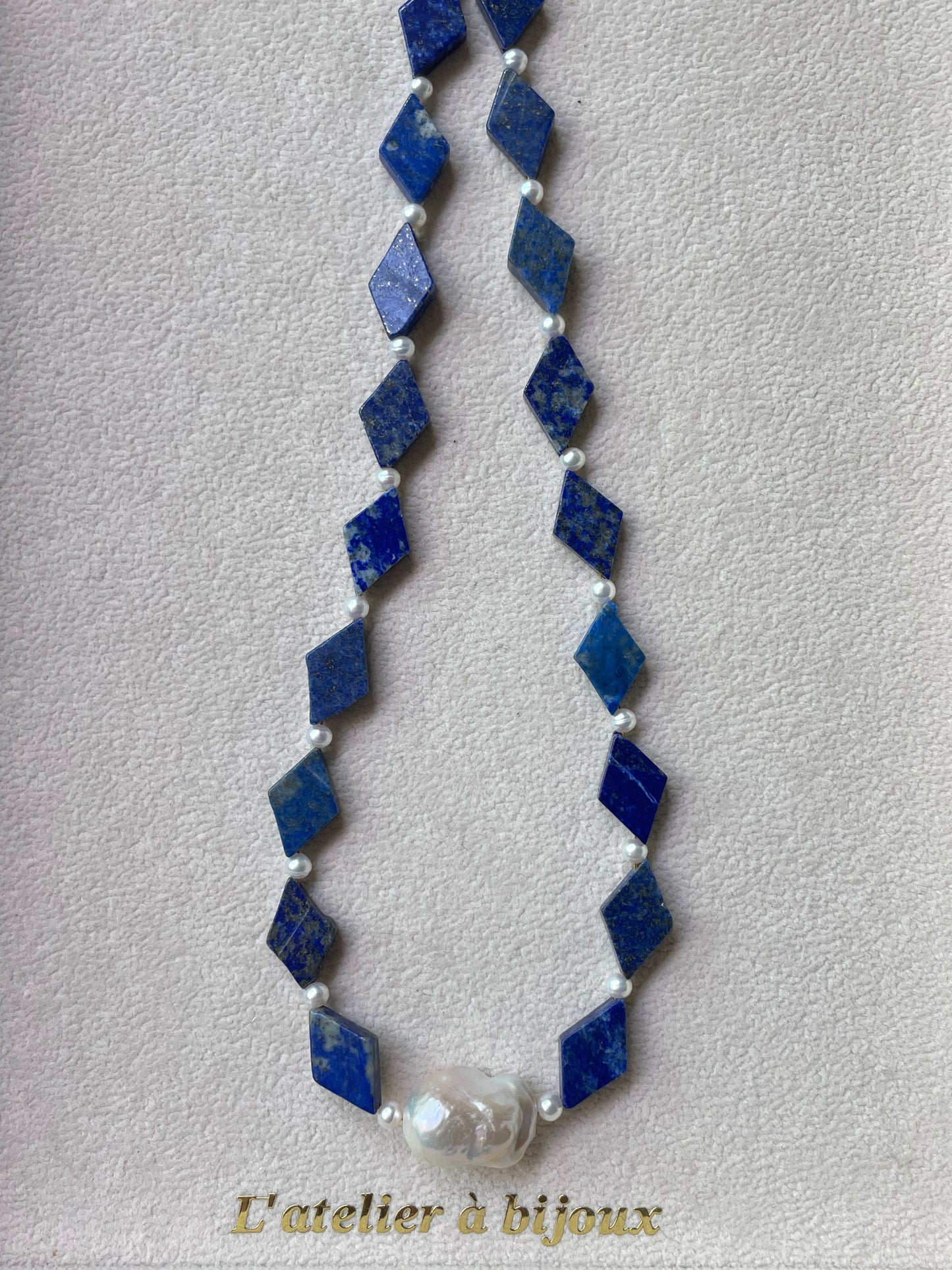 Vòng cổ hình thoi Lazurite và ngọc trai