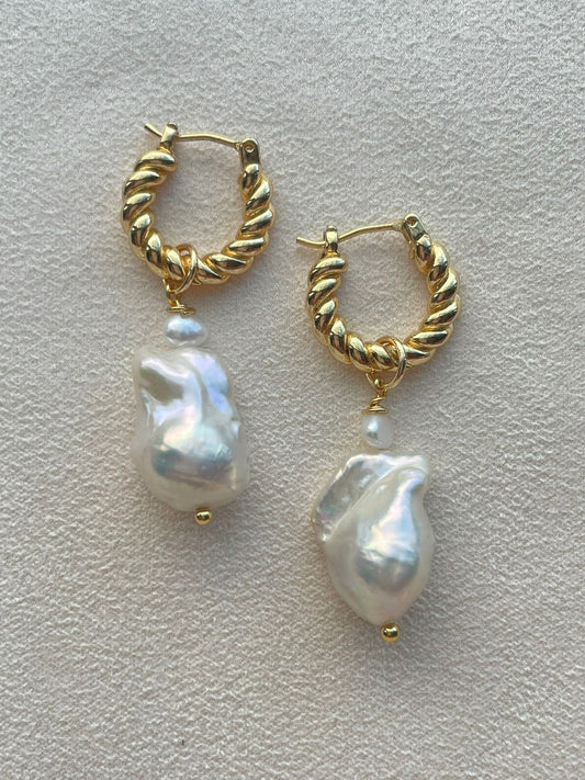 Bella Baroque Pearl Earrings