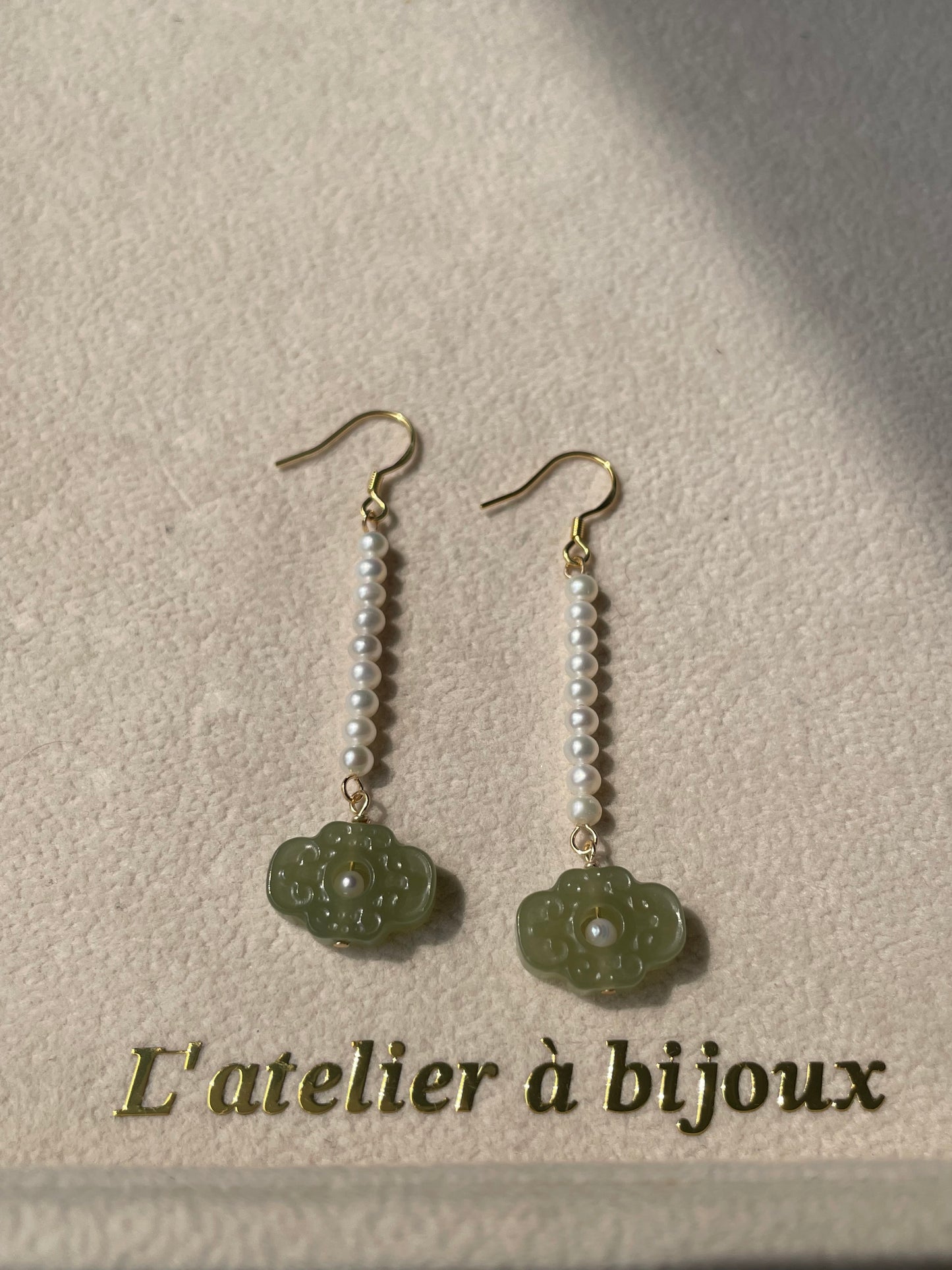 Hoa tai trai ngọc bích