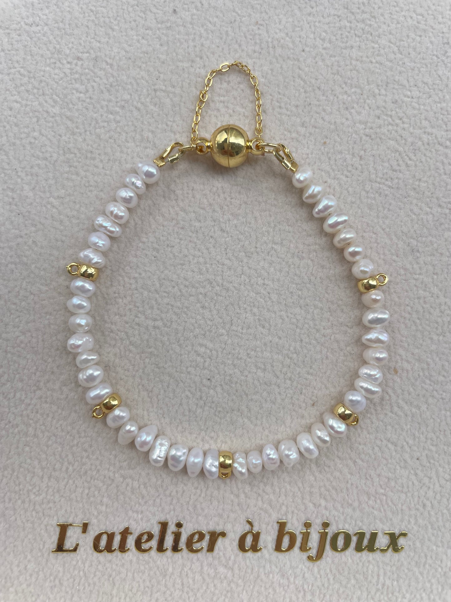 Vòng tay ngọc trai 5x3mm & khoen charm