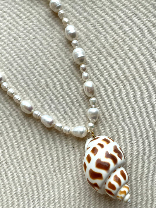 Snail shell pendant pearl necklaces