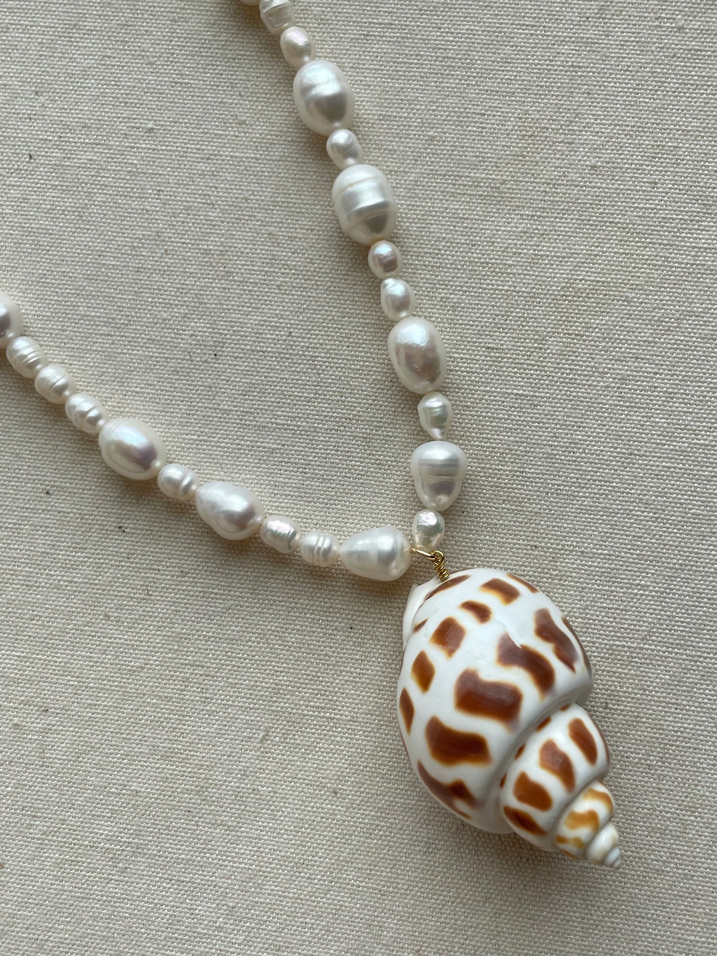 Snail shell pendant pearl necklaces