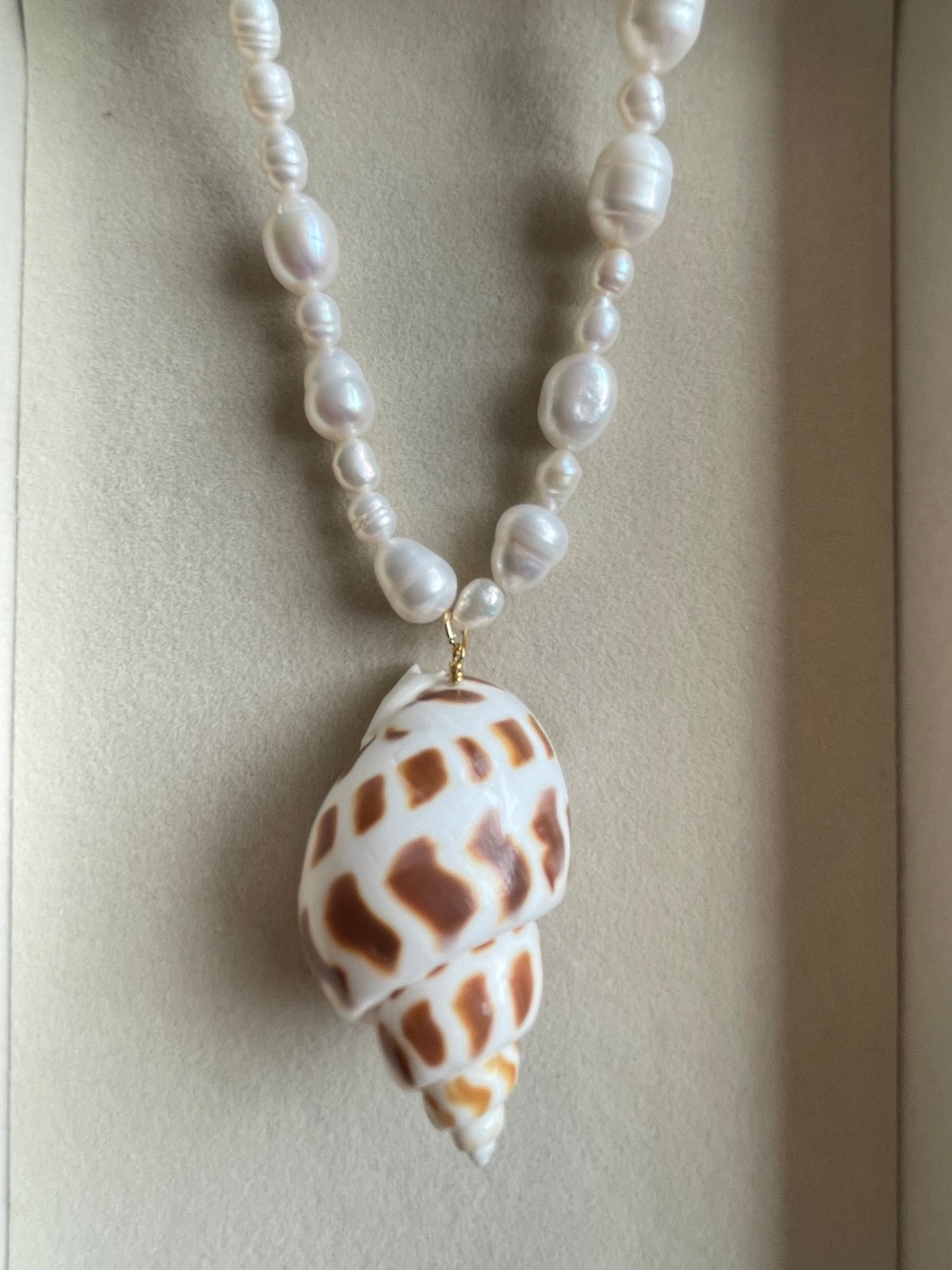 Snail shell pendant pearl necklaces