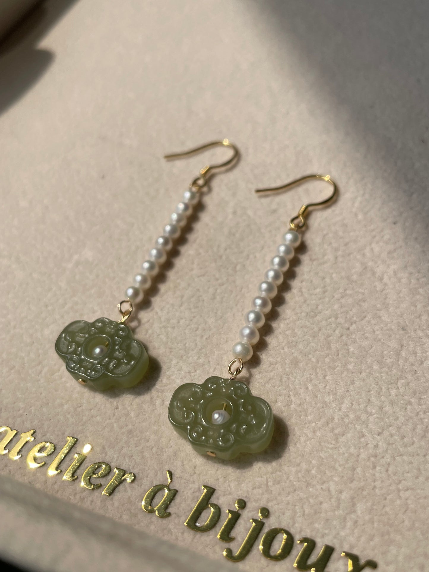 Hoa tai trai ngọc bích