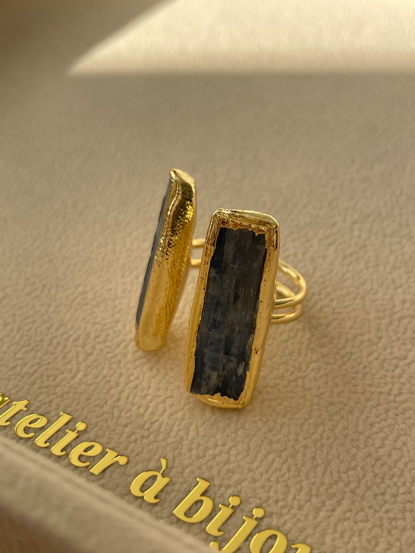 Nhẫn Kyanite statement