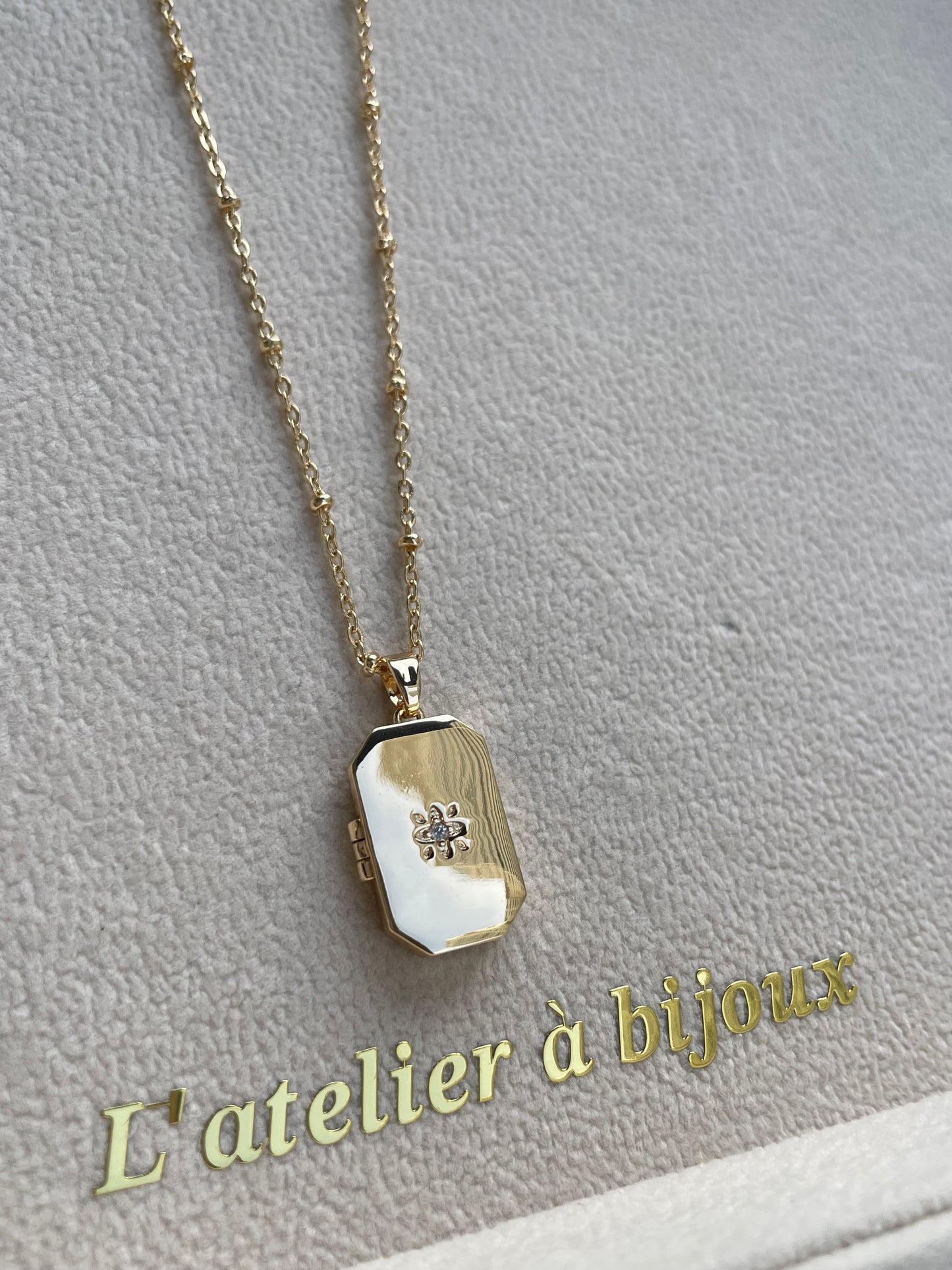 Bộ sưu tập vòng cổ mặt dây chuyền Locket