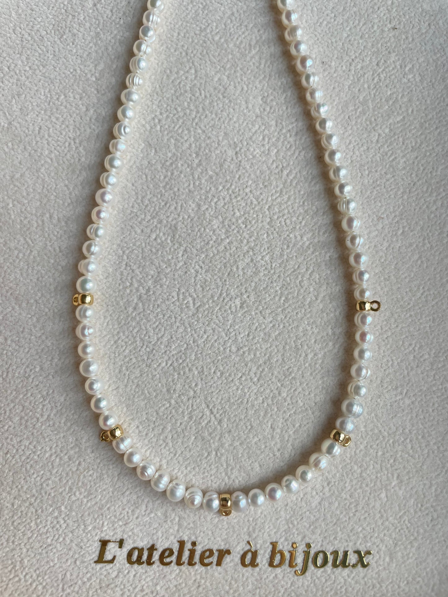 Vòng cổ ngọc trai 5x3mm & 5 khoen charm